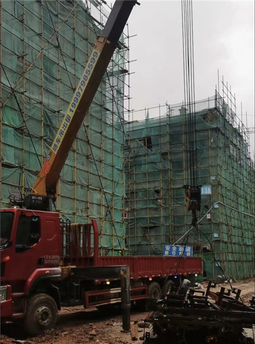 甘德县“慢工细活”—— 吊车的 “微动控制” 技术