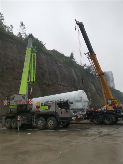 甘德县“不怕风雨冻”—— 吊车的 “恶劣环境适应” 技术